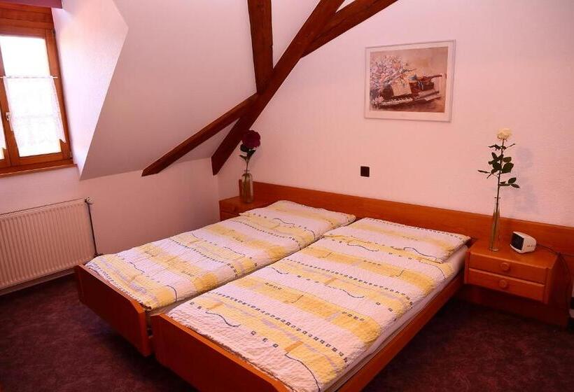 酒店 Rotisserie La Tour Rouge