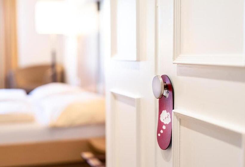 فندق Zum Goldenen Kreuz