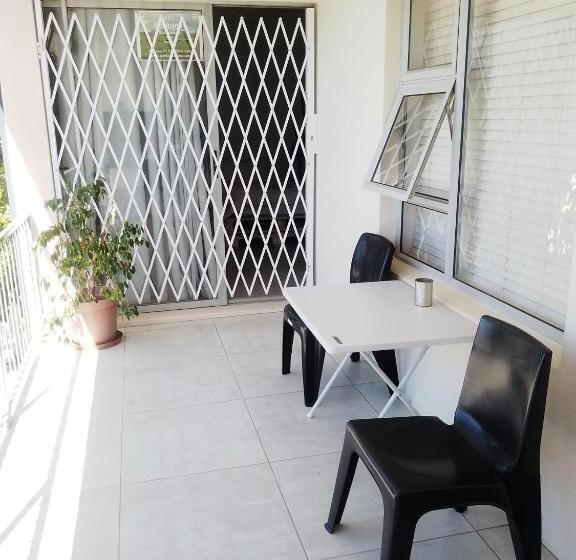 فنادق الكبسولة Morrie S Place Intown Guest Room With Netflix And A View