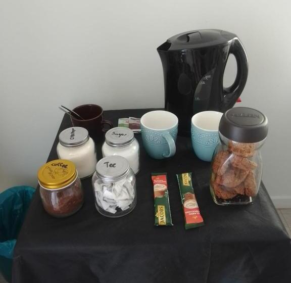 فنادق الكبسولة Morrie S Place Intown Guest Room With Netflix And A View