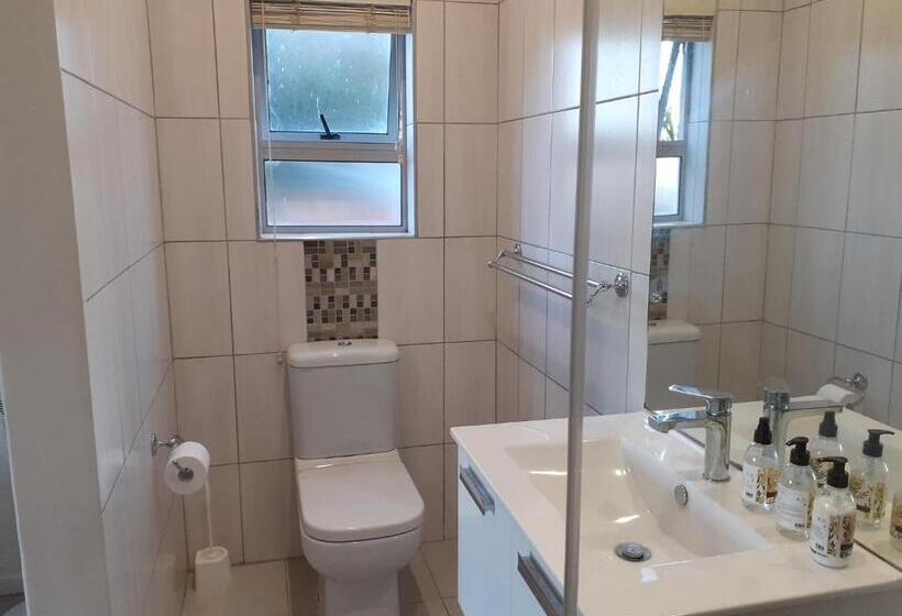 فنادق الكبسولة Morrie S Place Intown Guest Room With Netflix And A View