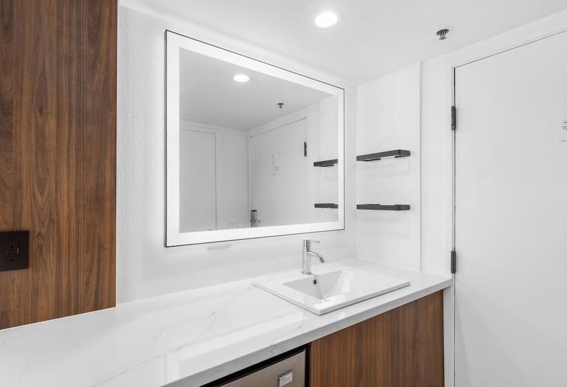 Uptown Inn Limited Service Apart