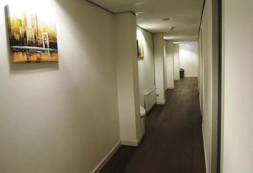 ユースホステル 3be Backpackers Bed & Breakfast Eindhoven