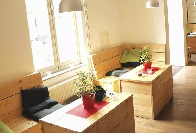 ユースホステル 3be Backpackers Bed & Breakfast Eindhoven