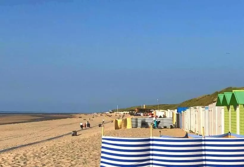 Strandhotel Dennenbos