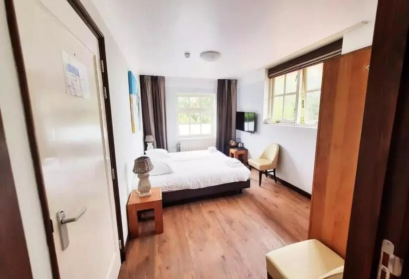 Strandhotel Dennenbos