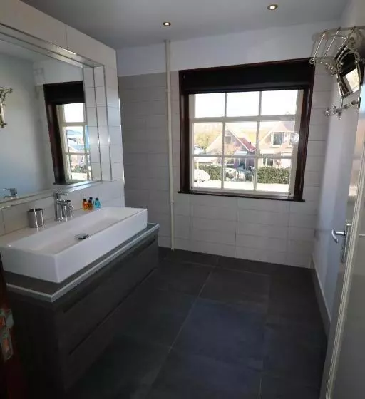 Strandhotel Dennenbos