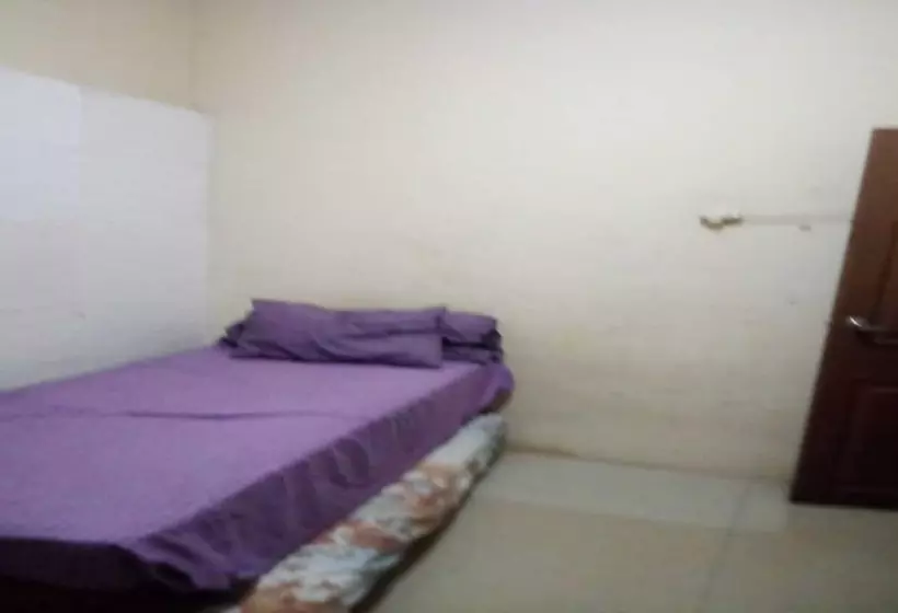 Hotelli Oyo 93952 Dms Property