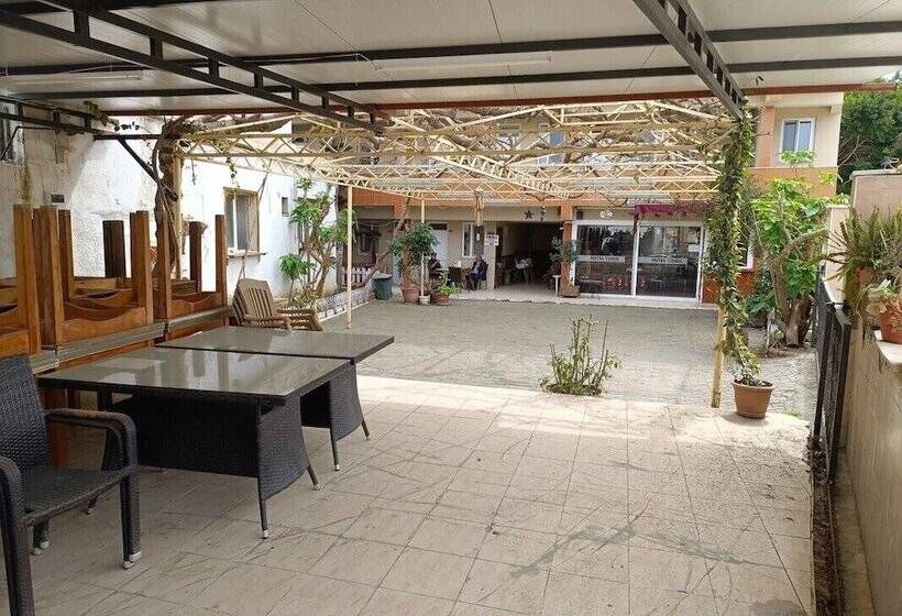 Yunus Hotel & Bungalow