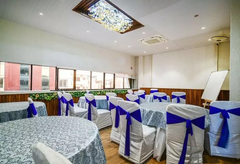 Fabhotel Awadhvue