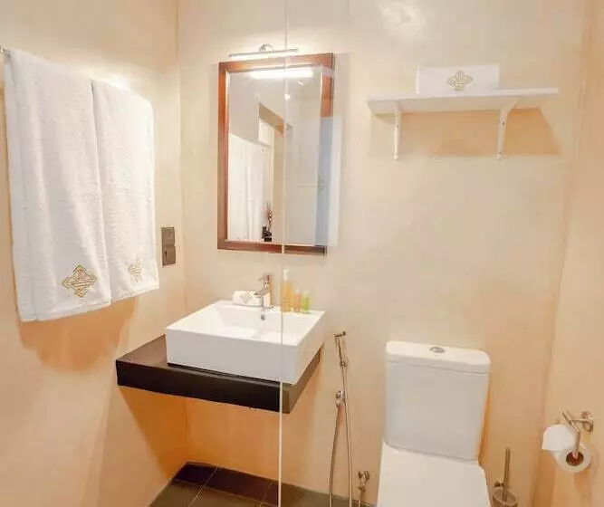 Hotelli Limeshine   Airport Transit