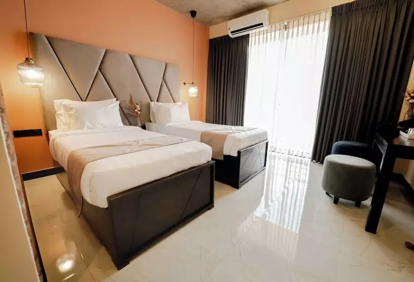 Hotelli Limeshine   Airport Transit