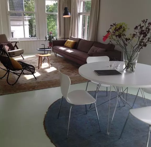 تختخواب و صبحانه Miauw Suites, Canal View City Centre