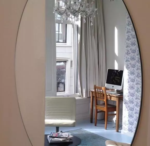 تختخواب و صبحانه Miauw Suites, Canal View City Centre