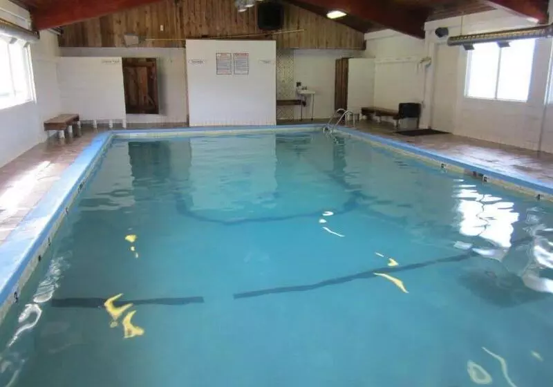 Camelot Court Motel