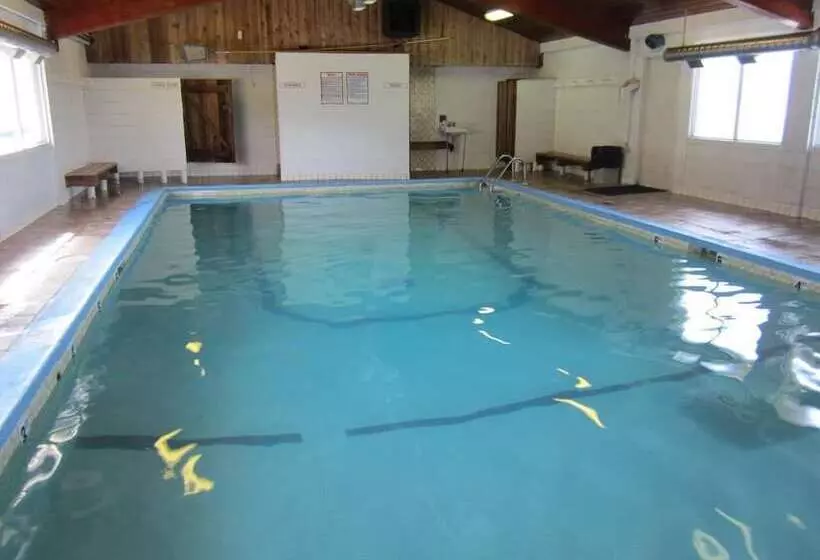 Camelot Court Motel