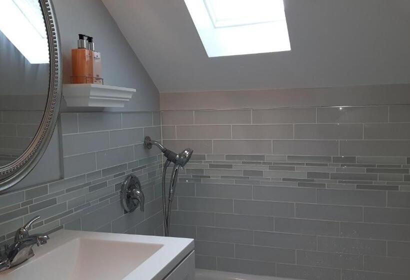 Campbell Cottage B&b