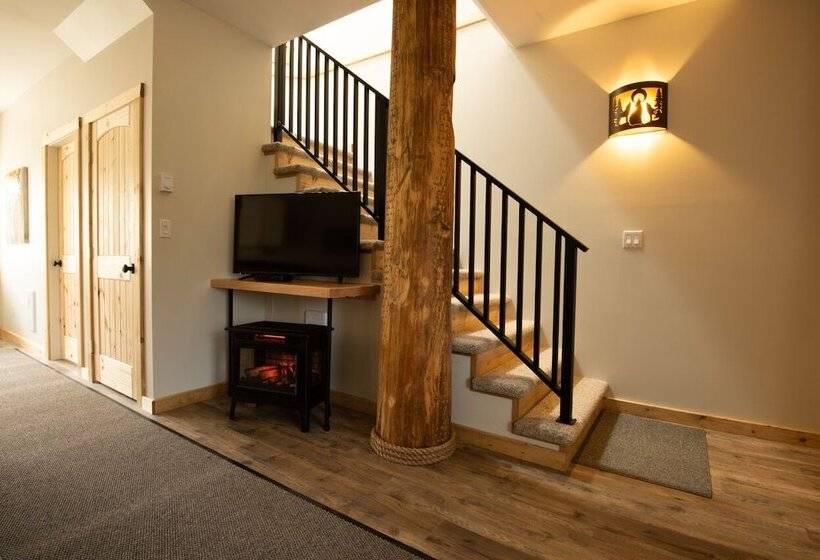 فندق Cabins West