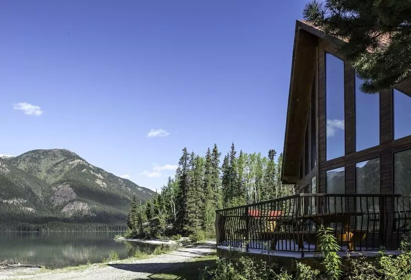 ホテル Northern Rockies Lodge