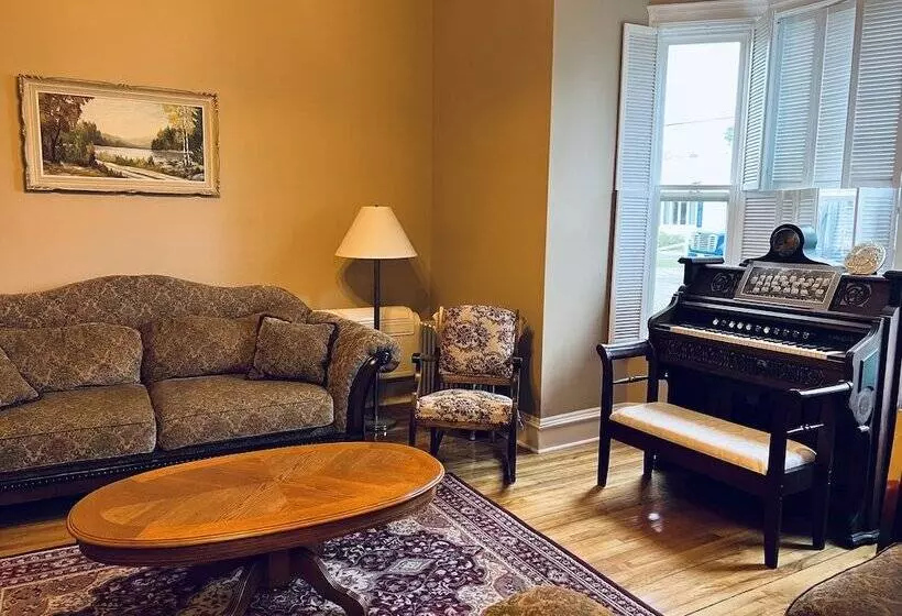 Mclean House Bed & Breakfast