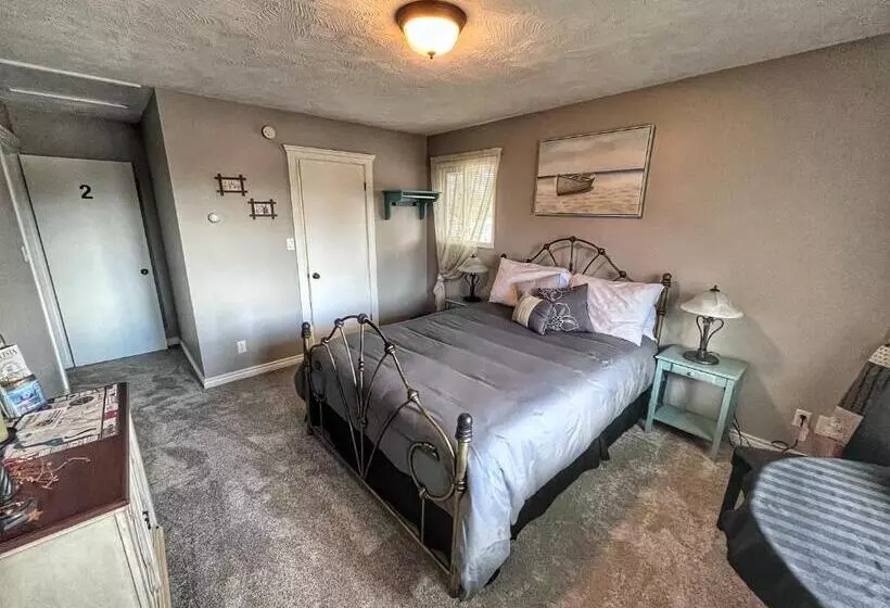 Sunny Shuswap B&b
