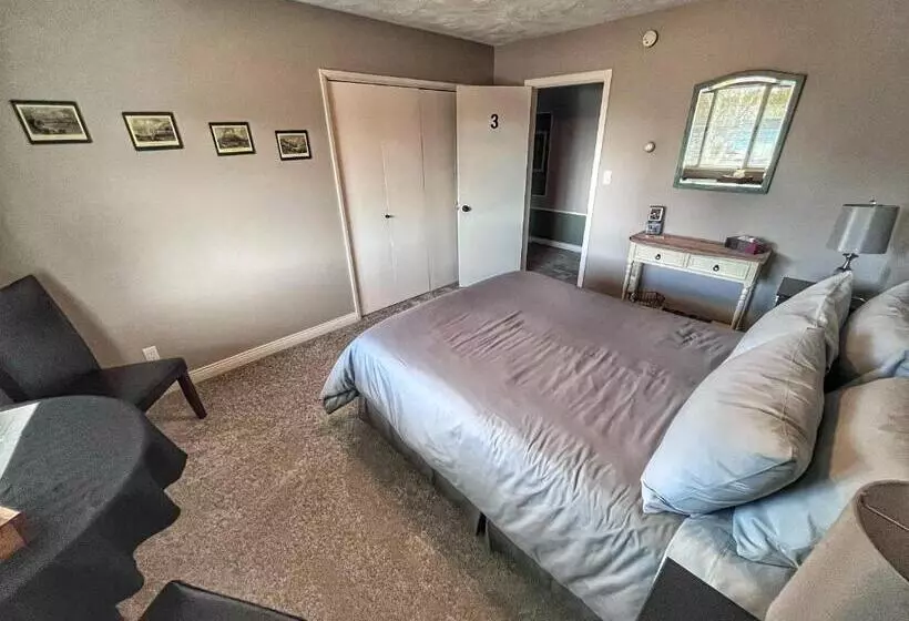 Sunny Shuswap B&b