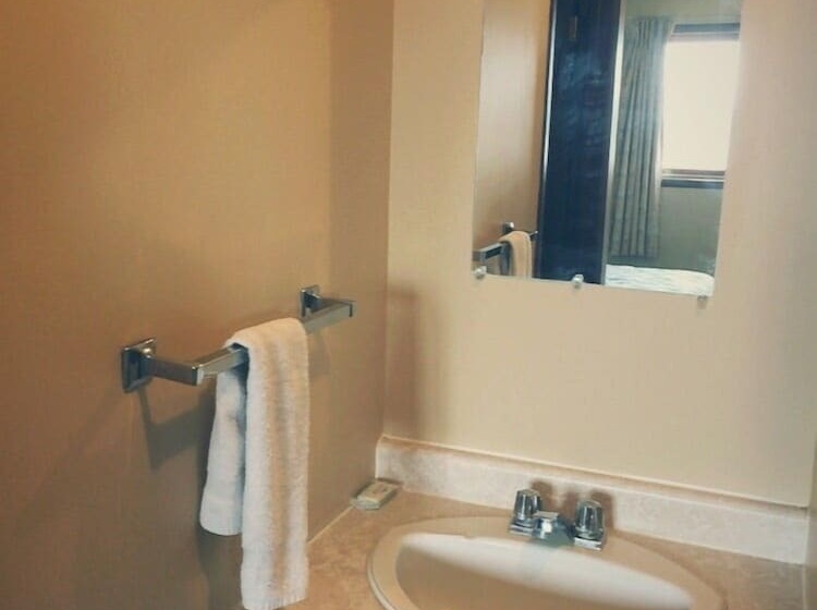 Wakiki Motel & Lounge