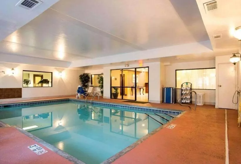 ホテル Comfort Inn & Suites Suwanee   Sugarloaf