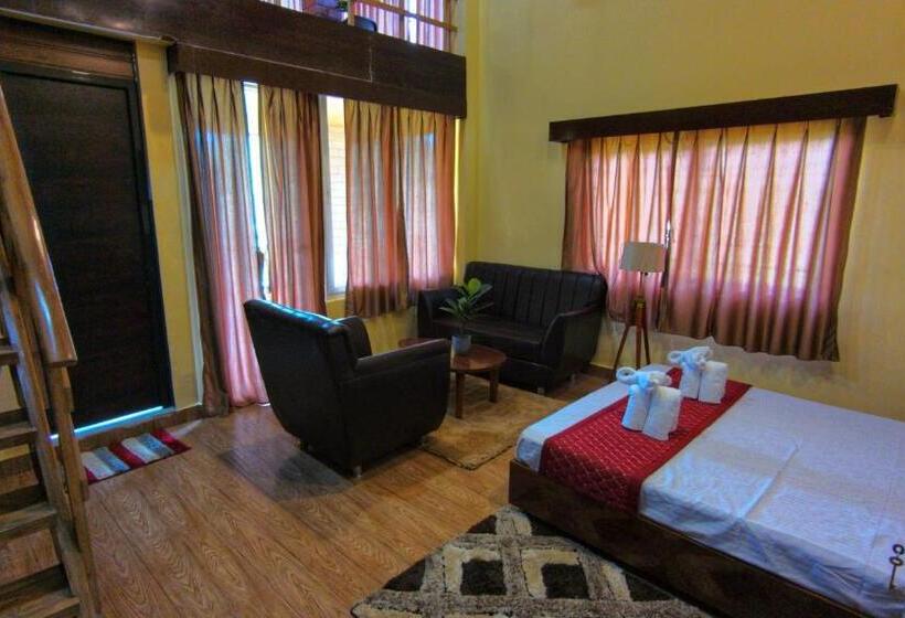 Hotel Whispering Pines Farmstay