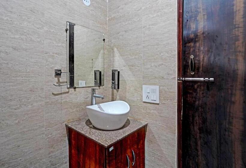 בית מלון כפרי Oyo Fortune Inn