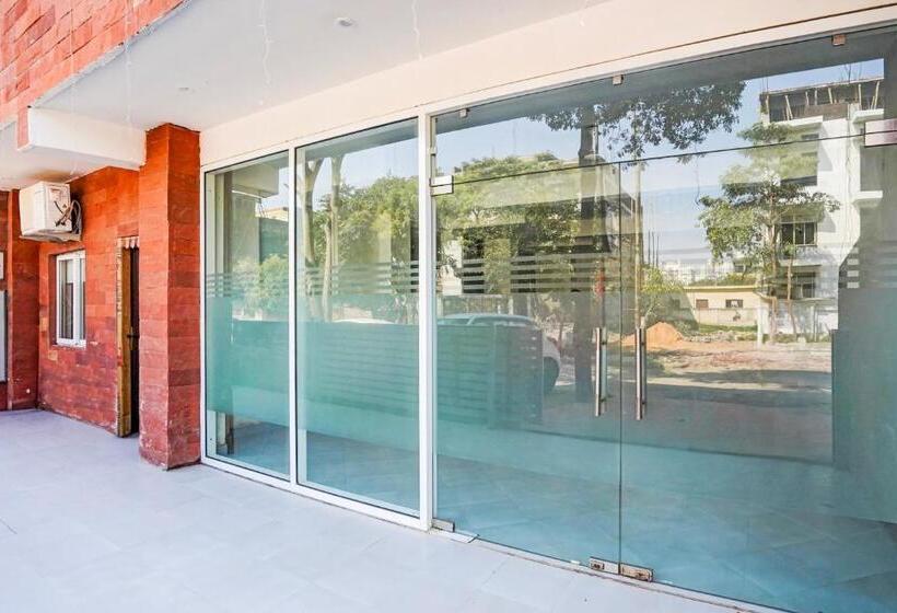 בית מלון כפרי Oyo Fortune Inn