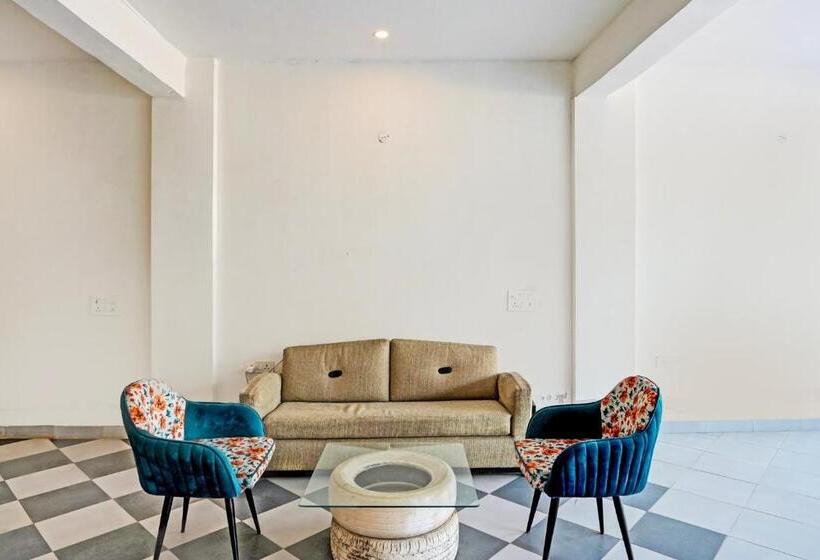 בית מלון כפרי Oyo Fortune Inn