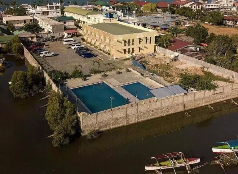Island Tropic Hotel And Restaurant