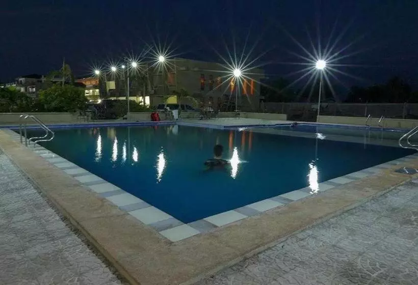 Island Tropic Hotel And Restaurant