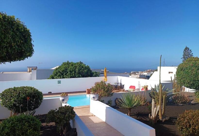 پانسیون Elvira