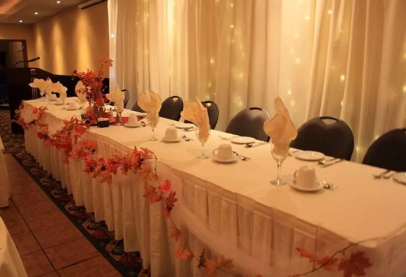 هتل Park West Inn