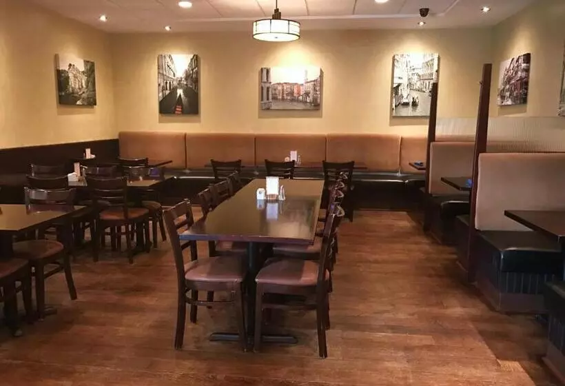 هتل Park West Inn