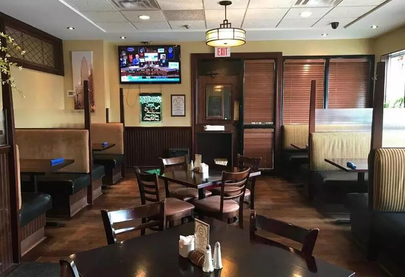 هتل Park West Inn