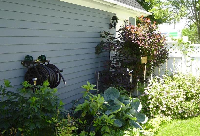 The Colonel's In Bed And Breakfast