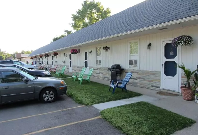 The Maplewood Motel