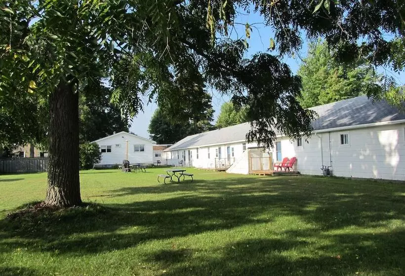 The Maplewood Motel