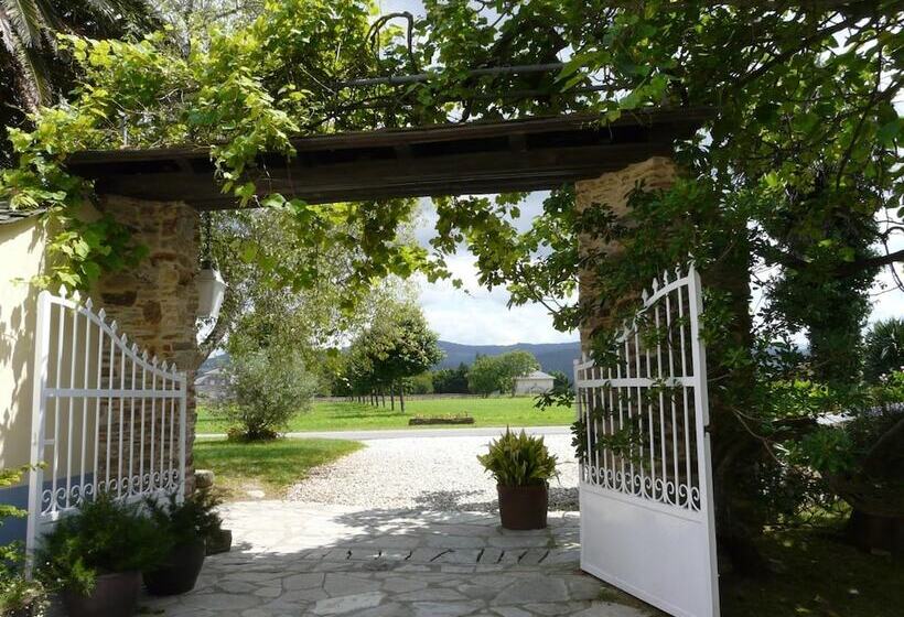 تختخواب و صبحانه Casa Peleyon