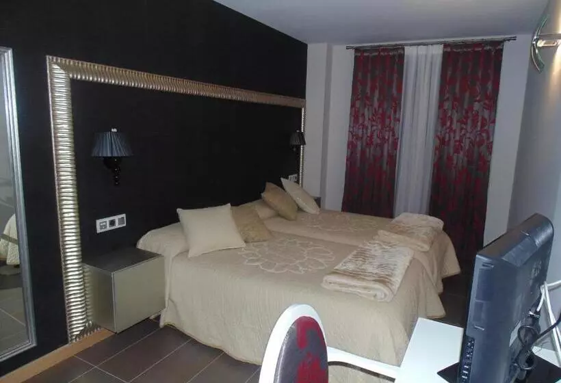 Hotelli Ribera De Langa