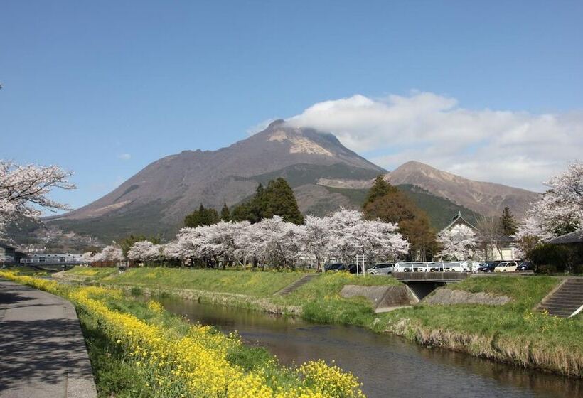 ריוקאן Yufuin Sanso Waremokou