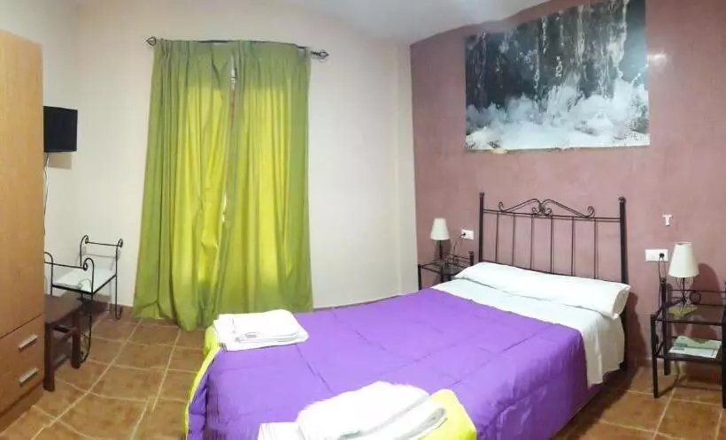 Aamiaismajoitus (B&B) Casa Rural Entresierras