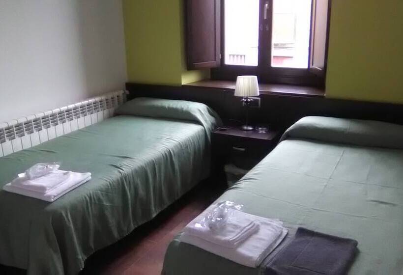 El Albergue Covaleda   Hostel