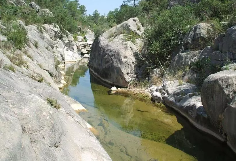 هتل Aire De Colldejou