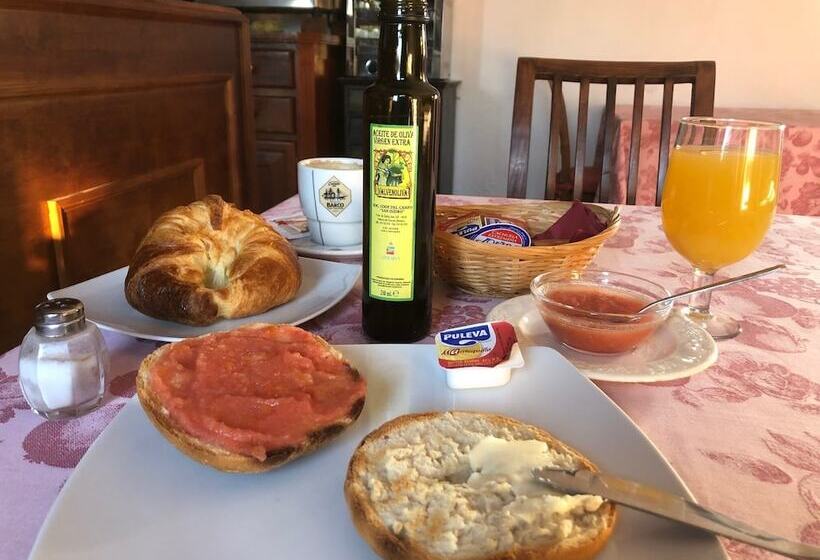 فندق Bodega El Moral