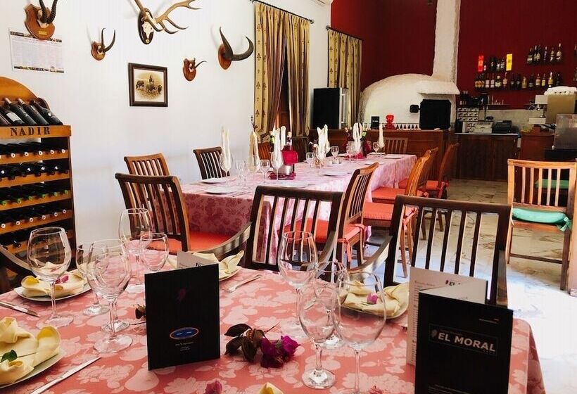 فندق Bodega El Moral