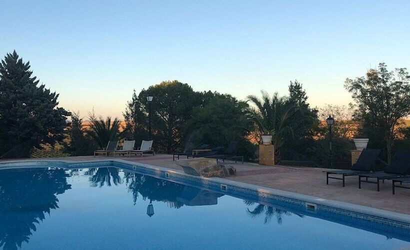 فندق Bodega El Moral